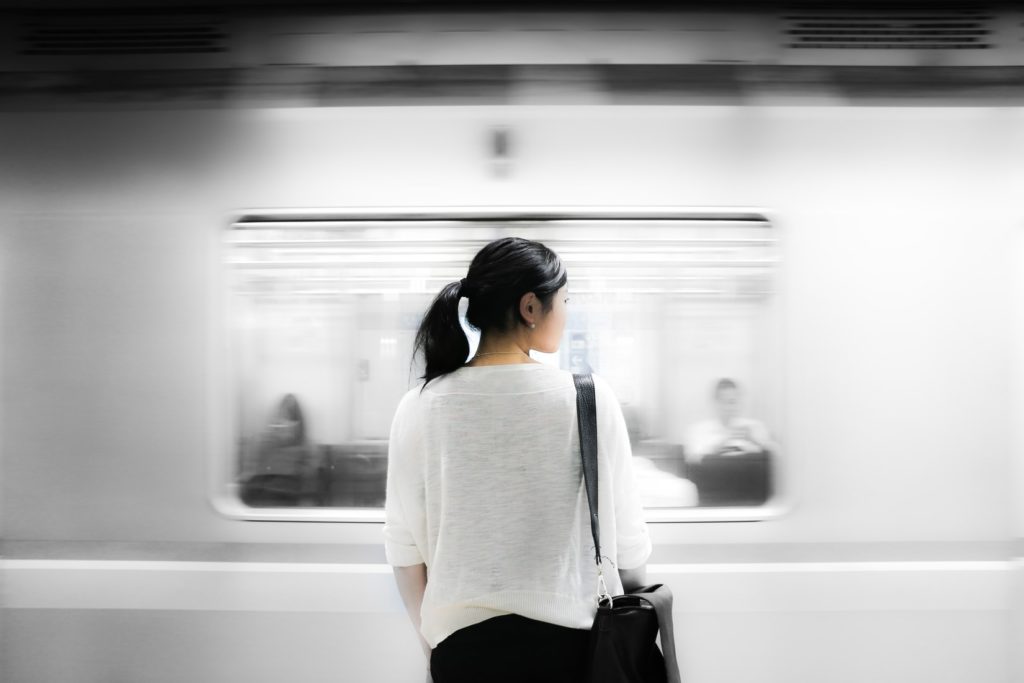 満員電車のストレスにとらわれず、自分の未来に集中する